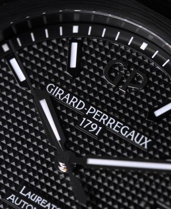 GIRARD PERREGAUX Laureato