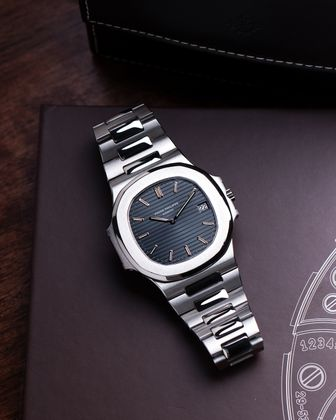 PATEK PHILIPPE Nautilus Jumbo