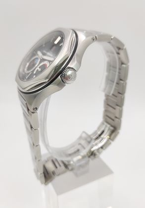 GIRARD PERREGAUX Laureato EVO3 Grande Date