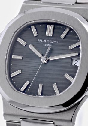 PATEK PHILIPPE Nautilus 5711 / 1A