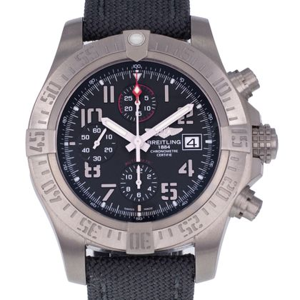BREITLING Avenger Chronograph