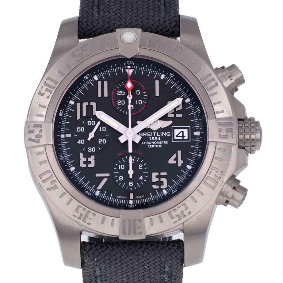 BREITLING Avenger Chronograph