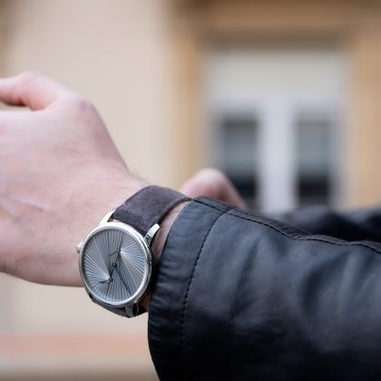 LOUIS ERARD Régulateur Louis Erard & Atelier Oï