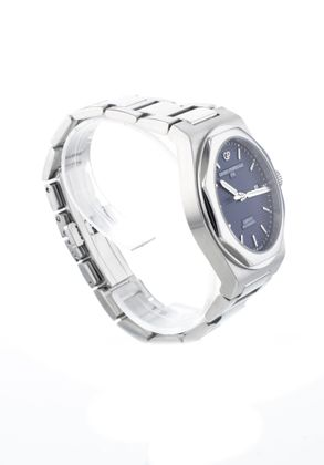 GIRARD PERREGAUX Laureato Edition 225ème anniversaire