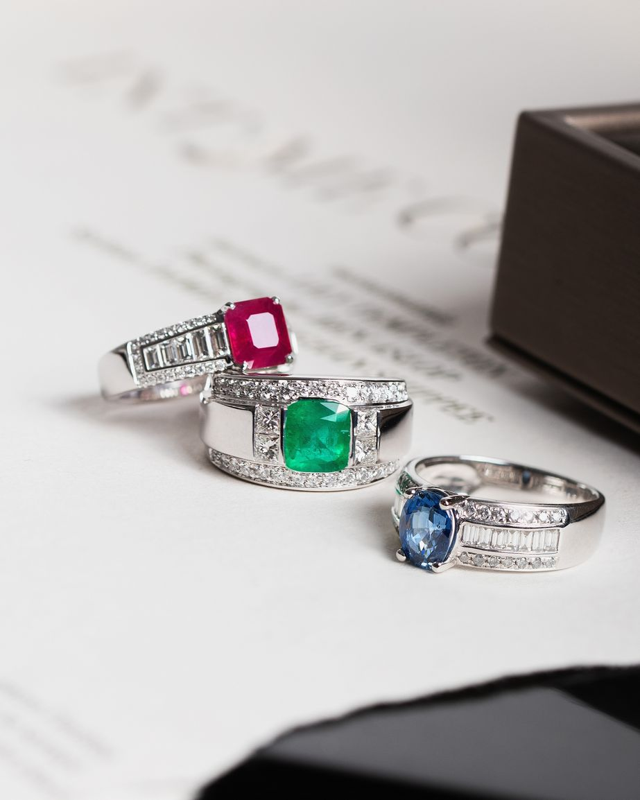 JOAILLERIE CRESUS Bague Composition Emeraude et Diamants