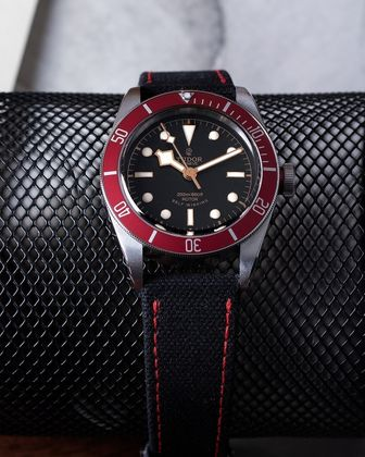 TUDOR Black Bay Red