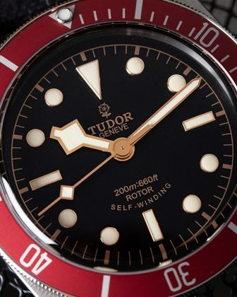 TUDOR Black Bay Red