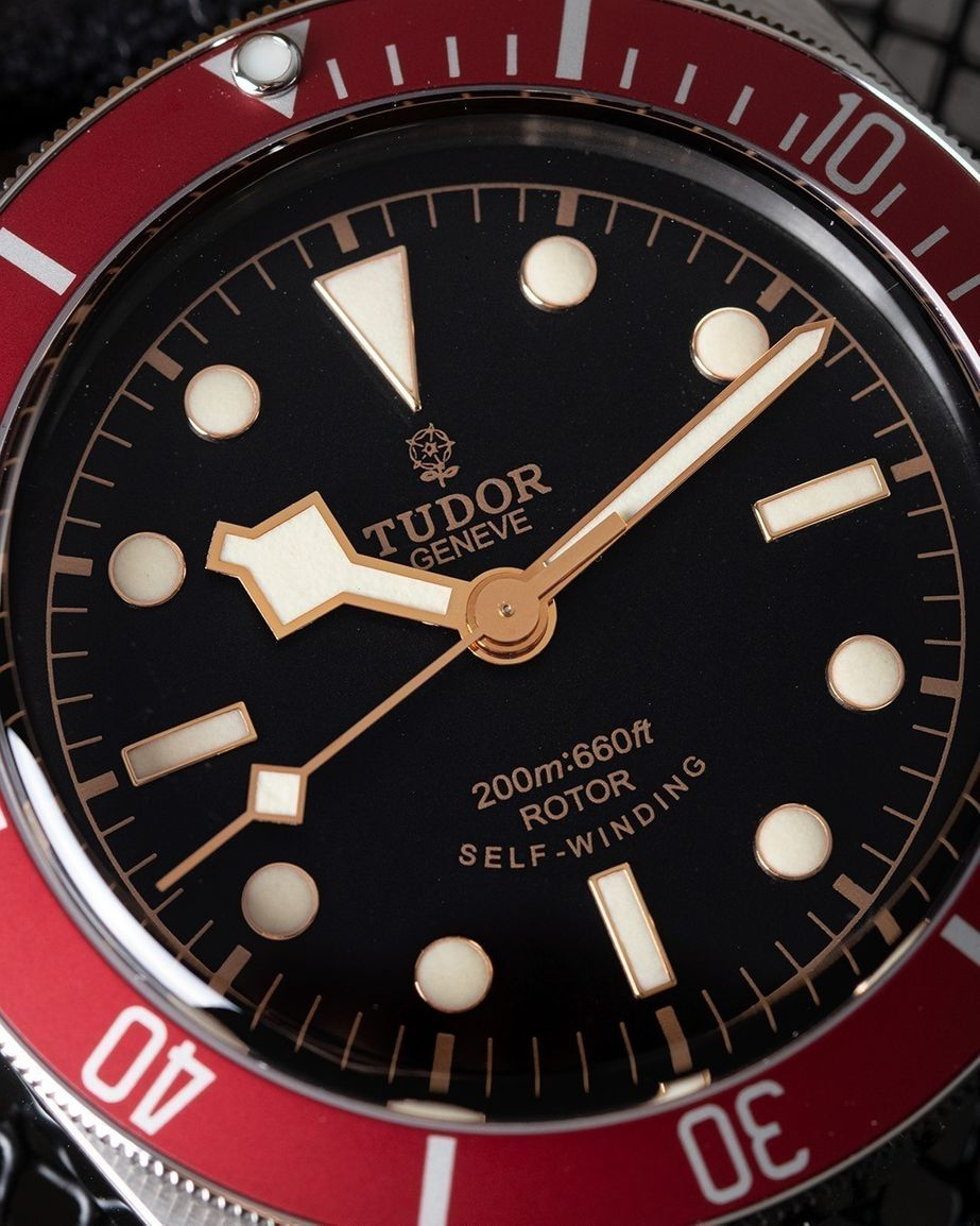TUDOR Black Bay Red