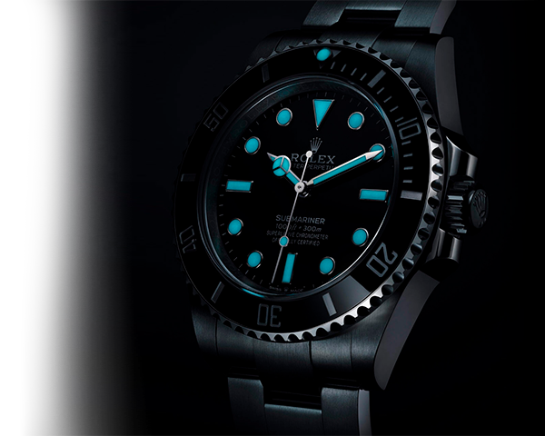 A diving watch with a functional design