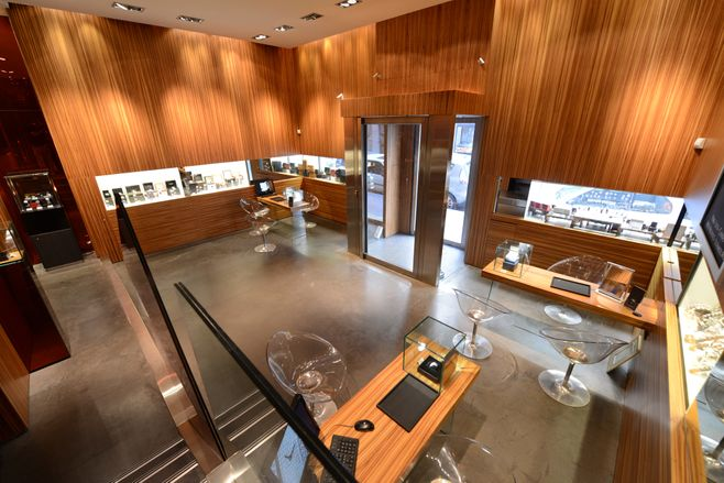 Delivery to a Cresus store